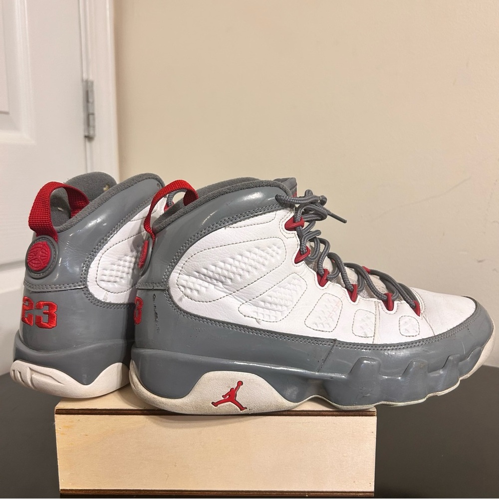 Air Jordan 9 Retro GS “Fire Red” Gray and White USED Sneakers